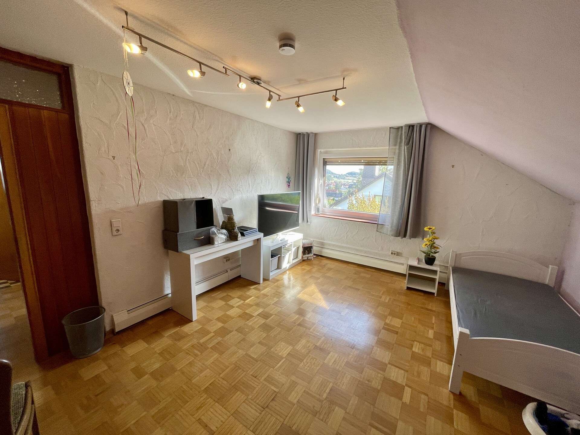 Immobilie in Habichtswald - Großzügiges EFH mit Tiefgarage zur vielseitigen Verwendung! KEINE KÄUFERPROVISION - Bild 0