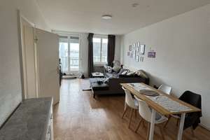 Rheinstr. 93/2 Zi-DG WHG mit geraden Wänden und Terrasse /Aufzug – Rheinstrasse 93, 47798 Stadtmitte, Krefeld – Vorschaubild 2