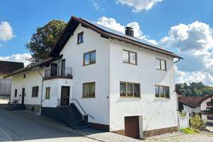 Gelegenheit: 2 Häuser m. ehem. Gastwirtschaft bzw. Büro od. Laden, ca. 300 m2, PV-Anlage + 3 Garagen – Die vollständige Adresse der Immobilie erhältst du vom Anbieter., 94265 Patersdorf – Vorschaubild 1