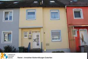 Reihenmittelhaus in Neutraubling voll unterkellert mit Garten und Terrasse – Egerlandstr. 11, 93073 Regensburg (Kreis) – Vorschaubild 1