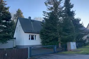 Gepflegtes Einfamilienhaus mit schönem Grundstück – Chemnitz – Vorschaubild 1
