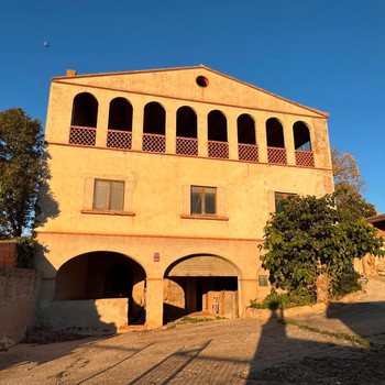 BAIX EMPORDÀ, MATAJUDAICA - CORÇÀ (Girona) Bauernhaus mit großem Potenzial.