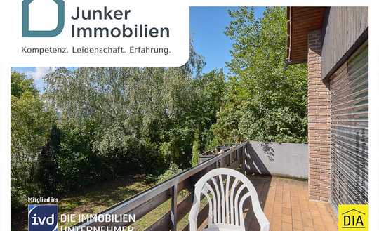 Waldenbuch: Freistehendes Einfamilienhaus mit Einliegerwohnung, Garten und Außenpool