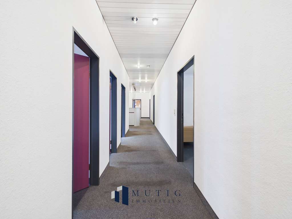 Immobilie in Vaihingen an der Enz - Investmentchance: ehemalige Arztpraxis mit genehmigter Wohnnutzung und Entwicklungspotenzial - Bild 3