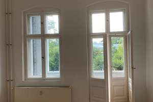 (Besichtigungen dieses WE) Zentr. 2-Zi.-Altbauwohnung mit Neubauaustattung und Blick ins Grüne  – Die vollständige Adresse der Immobilie erhältst du vom Anbieter., 10243 Friedrichshain, Berlin – Vorschaubild 2