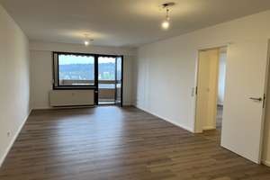 Kernsanierte 2,5-Zimmer-Wohnung mit Balkon, EBK, Aufzug & Tiefgarage – Industriestraße 21, 75181 Huchenfeld, Pforzheim – Vorschaubild 3