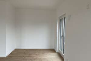 Zum Wohlfühlen! Viel Platz & Komfort & Einbauküche, neue Ausstattung! 3 Zimmer + Loggia, Gäste-WC – Hildesheimer Straße 454, 30519 Döhren, Hannover – Vorschaubild 16