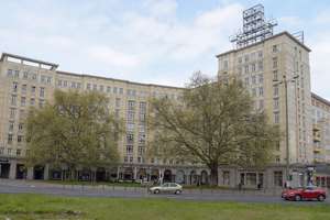 Unvermietete stilvolle 2-Zimmer-Wohnung im Denkmalensemble Strausberger Platz – Die vollständige Adresse der Immobilie erhältst du vom Anbieter., 10243 Friedrichshain, Berlin – Vorschaubild 1