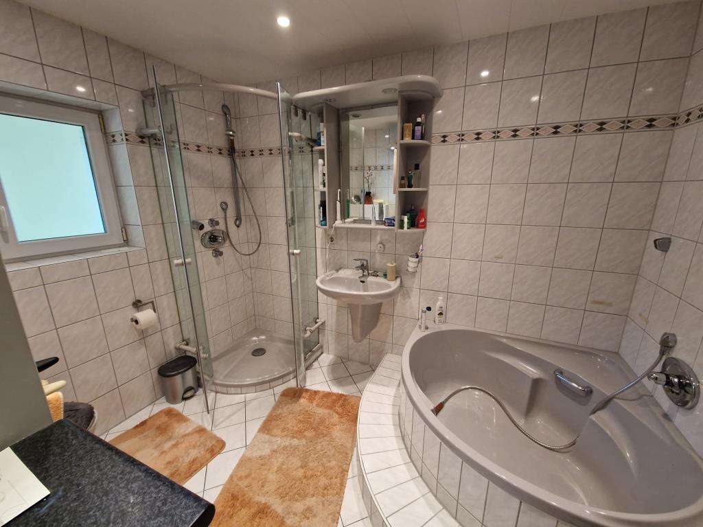 Immobilie in Neuenburg am Rhein - Großzügiges Stadthaus mit Scheune und Garagen - Bild 0