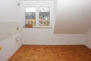 Komfortable 5-Zi-Wohnung über 2 Etagen mit Balkon, Wohnküche und 2 Bädern – Blankenauer Straße 9, 9113 Schloßchemnitz, Chemnitz – Vorschaubild 8