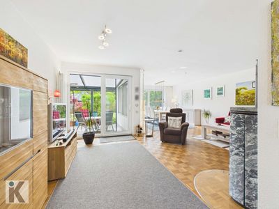 Wohnen auf einer Ebene – Stilvoller Bungalow mit Traumgarten