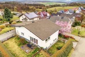 Top gepflegt und geräumig! Wohnhaus mit Einliegerwohnung in ruhiger Wohnlage!  – Die vollständige Adresse der Immobilie erhältst du vom Anbieter., 57642 Alpenrod – Vorschaubild 3