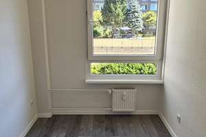 Frisch renovierte 4-Zimmer-Wohnung mit Balkon! – Spinozastr. 2, 45279 Freisenbruch, Essen – Vorschaubild 5