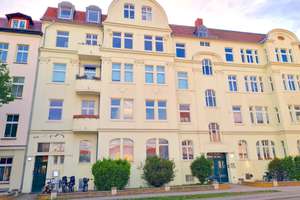 Große Räume, Vollbad, Balkon, neue Tür - Hohe Erhaltungsrücklage!