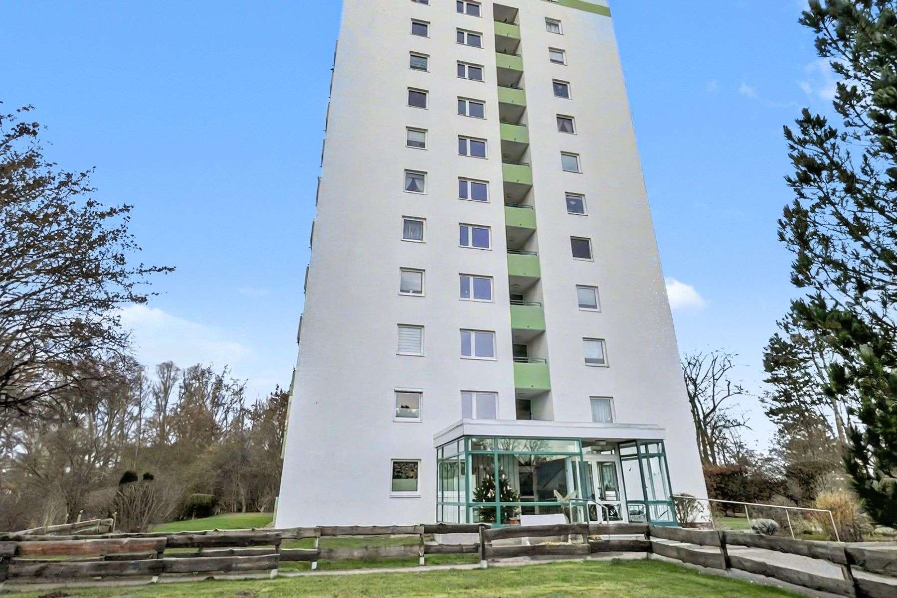 1,5 Zimmer Etagenwohnung im 2. Stock mit Loggia und Blick ins Grüne: Top Kapitalanlage, Lübeck – Bild 2