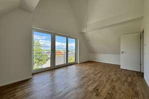 Neubau: Moderne 3 Zimmer Wohnung im Dachgeschoss mit Einbauküche und TG-Stellplatz in Ulm/Lehr! – Straubstraße 10-2, 89081 Lehr, Ulm – Vorschaubild 7