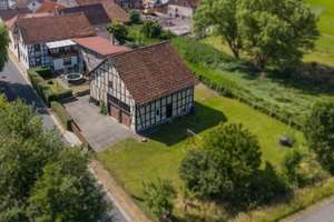 Haus mit großem Garten, ländlich, ruhige Ortsrandlage – Die vollständige Adresse der Immobilie erhältst du vom Anbieter., 98663 Hellingen – Vorschaubild 2
