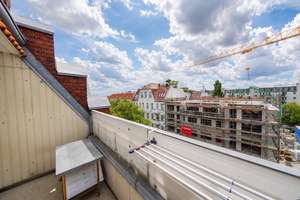 Sonniges Wohnen im Dachgeschoss mit Südterrasse sowie Wohnküche mit Gaube - bezugsfrei mit Potential – Die vollständige Adresse der Immobilie erhältst du vom Anbieter., 13189 Pankow (Ortsteil), Berlin – Vorschaubild 4