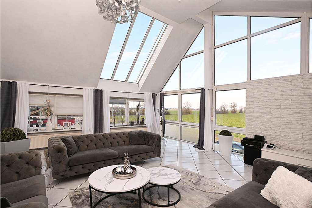 Immobilie in Suthfeld - Hannover - Suthfeld: Großzügiges Haus mit Wintergarten und unverbautem Blick! - Bild 0