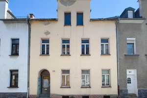 Reihenmittelhaus im Herzen von Oelsnitz – 175 qm mit Potenzial zur Sanierung – Vogtlandkreis – Vorschaubild 1