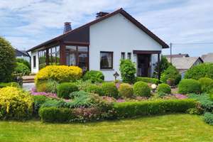 Tolles Einfamilienhaus im Bungalowstil mit wunderschönem parkähnlichen Gartengrundstück in Weitefeld – Die vollständige Adresse der Immobilie erhältst du vom Anbieter., 57586 Weitefeld – Vorschaubild 6