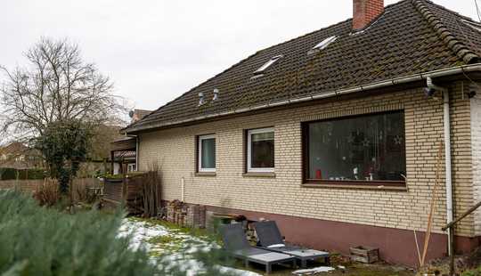 Bild von *** WALDBLICK in der NÄHE vom SEE in beliebter LAGE mit viel POTENZIAL für FAMILIEN ***