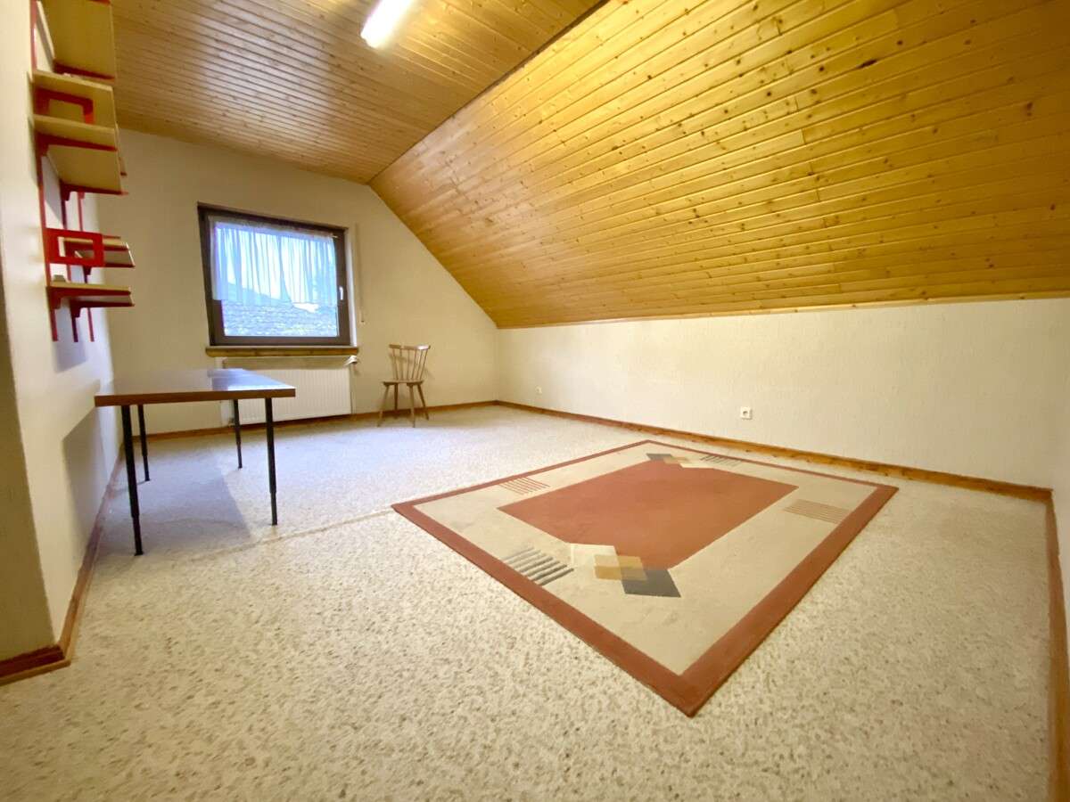 Immobilie in Stadecken-Elsheim - Großzügiges Familienhaus - Perfekter Ausgangspunkt für Pendler! - Bild 1