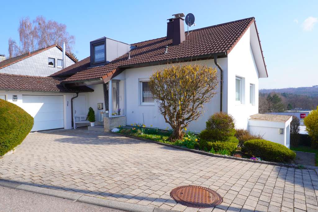 Immobilie in Dettenhausen - EFH + ELW in Aussichtslage mit großzügigem Grundstück - Bild 0