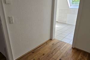 Attraktive Dachgeschoss-Wohnung in zentraler Lage im Essener Süden – Ruhrallee 61, 45138 Huttrop, Essen – Vorschaubild 2