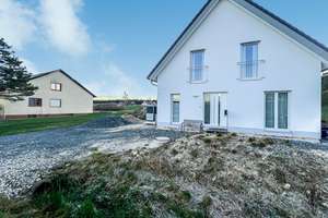 Moderne Architektur trifft auf hohe Energieeffizienz: Das schlüsselfertige Haus – bereit zum Einzug – Die vollständige Adresse der Immobilie erhältst du vom Anbieter., 95694 Mehlmeisel – Vorschaubild 22