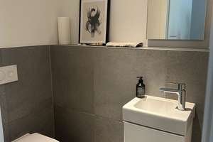 Neuwertige 3-Zi-Wohnung mit großem Balkon, EBK und Stellplatz – Augustastraße 12, 65189 Südost, Wiesbaden – Vorschaubild 9