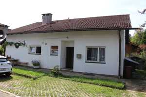 Preiswertes 7-Raum-Einfamilienhaus mit EBK in Dietramszell – Rieder Str. 5, 83623 Bad Tölz-Wolfratshausen (Kreis) – Vorschaubild 1