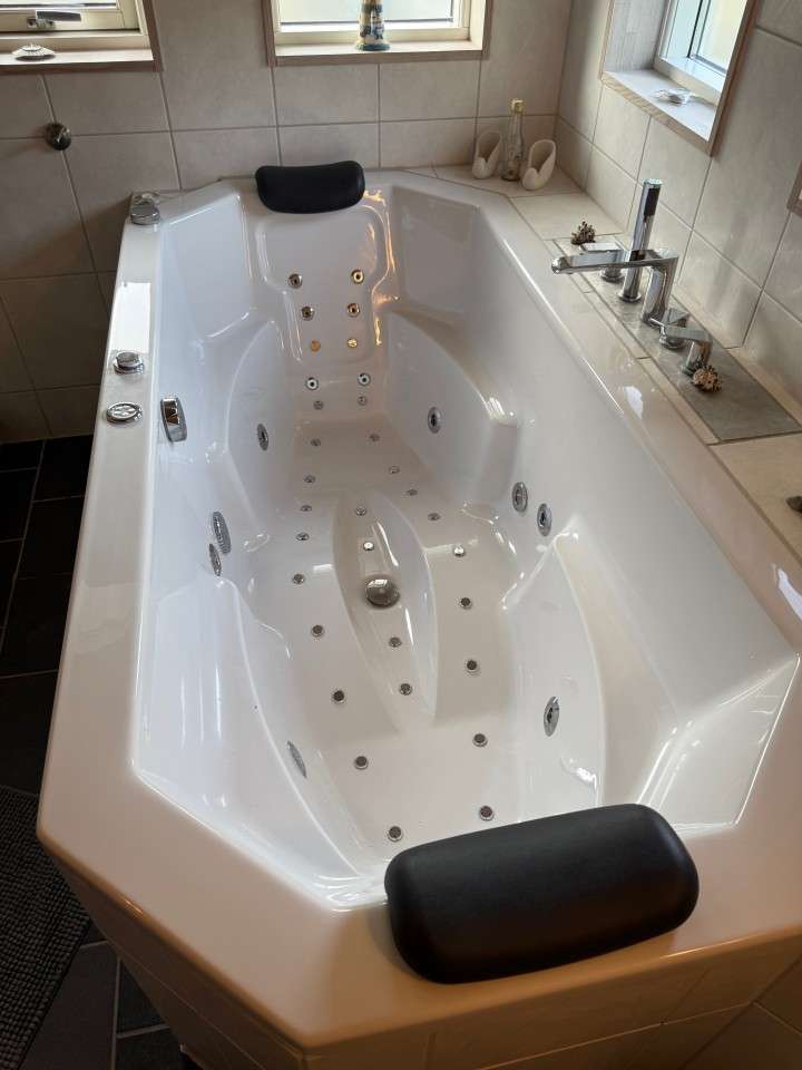 Immobilie in Lindow (Mark) - Bungalow-Ferienhaus mit angelegtem Gartengrundstück, Pool beheizbar, finnische Grill-Kota, Sauna, Ka - Bild 1