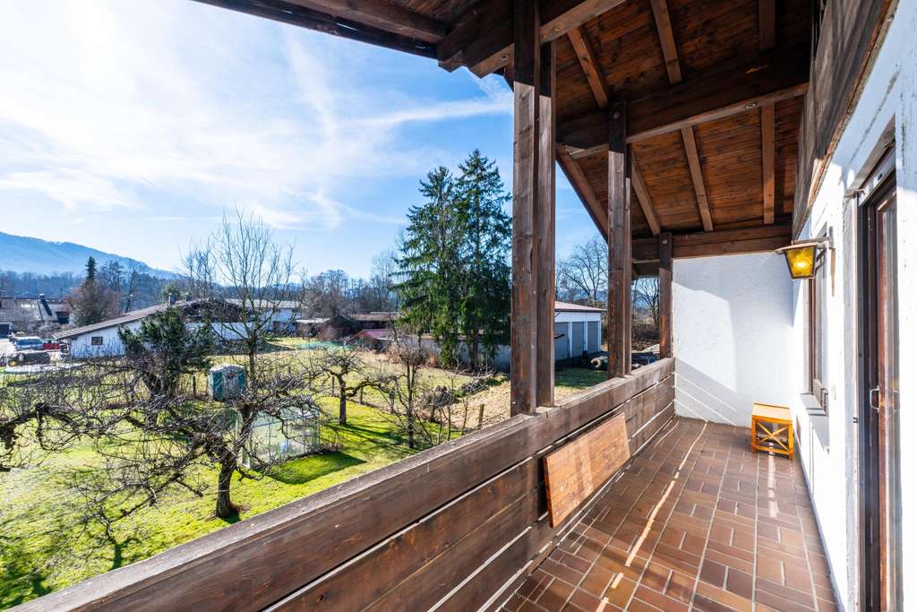 Immobilie in Rohrdorf - Anwesen mit Alpenblick und außergewöhnlichem Potenzial in Rohrdorf

 - Bild 2