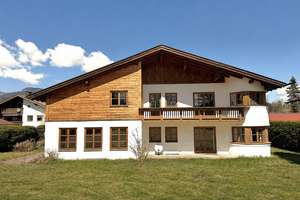 Charmantes Landhaus mit vielfältigen Nutzungsmöglichkeiten – Die vollständige Adresse der Immobilie erhältst du vom Anbieter., 82494 Krün – Vorschaubild 1