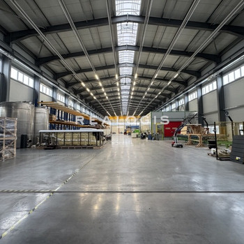 Kranhalle in – Top-Lage an B 27/A 81 zu vermieten!