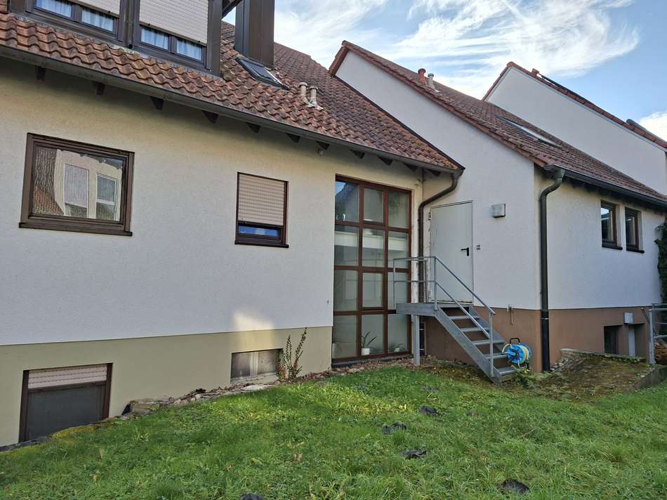 Hintere Ansicht mit Garage