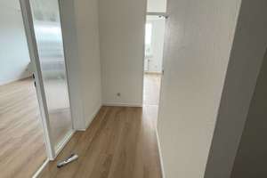 Erstbezug nach Sanierung  helle 2-Zimmer-Wohnung mit toller Aufteilung und Weitblick – Wevelinghover Straße 4, 40547 Lörick, Düsseldorf – Vorschaubild 2