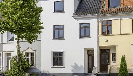 Bild von Historischer Charme trifft moderne Eleganz – saniertes Zweifamilienhaus in TOP-Lage der Neustadt