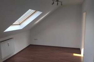 1 Raum plus Küche im Dachgeschoss; Fischer Str. 182