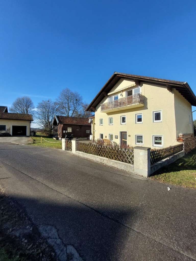 Immobilie in Fridolfing - * Gelegenheit für Investoren: Saniertes & modernisiertes Mehrfamilienhaus Nähe Waginger See - Bild 1