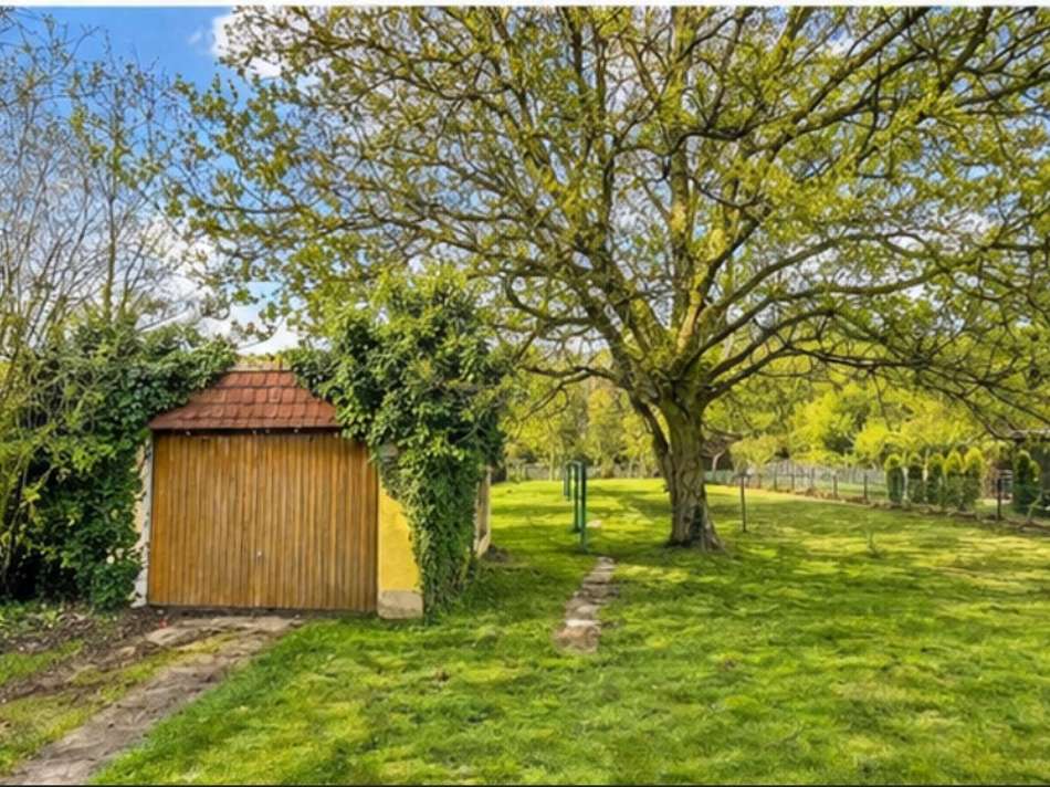 Garage und Gartem