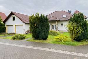 Großzügig wohnen mit Gartenidylle, Vielseitiges Einfamilienhaus in Staufenberg