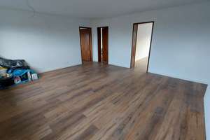 Ruhige 4-Zimmer-Wohnung mit Balkon im 1. OG!