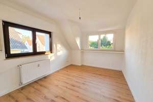 Umfassend sanierte 4-Zimmer-DG-Wohnung mit schönem Blick ins Grüne – Erstbezug nach Sanierung – Hinter dem Anger 5a, 42855 Wüstenhagen, Remscheid – Vorschaubild 3