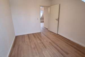 Top sanierte DG-Wohnung im Herzen der Stadt – ab sofort verfügbar – Philadelphiastr. 64-66, 47799 Cracau, Krefeld – Vorschaubild 5