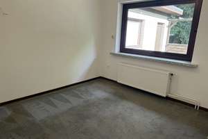 Klassisches Walmdach-Einfamilienhaus mit sonnigem Grundstück in Lurup – Die vollständige Adresse der Immobilie erhältst du vom Anbieter., 22549 Lurup, Hamburg – Vorschaubild 7