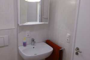 Exklusive 2-Zimmer-Wohnung mit gehobener Innenausstattung mit EBK in Augsburg (teilmöbliert) – Augsburg – Vorschaubild 4