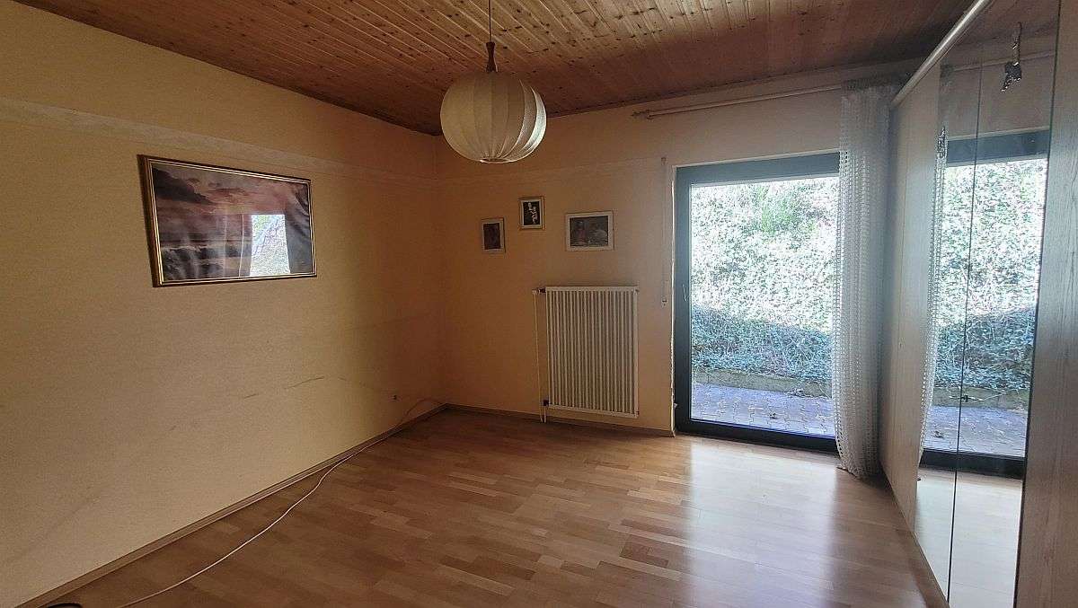 Immobilie in Staudernheim - Einfamilienhaus mit Garage am Waldrand - Bild 1