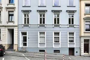 *** Stilvoll sanierte Wohnung in DG ***